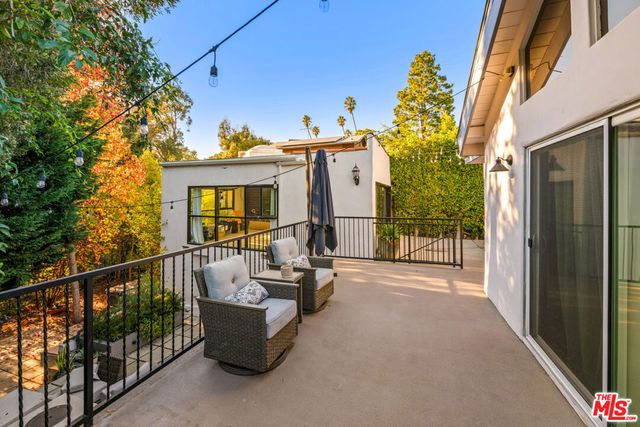 967 Wellesley Avenue, Los Angeles, CA 90049