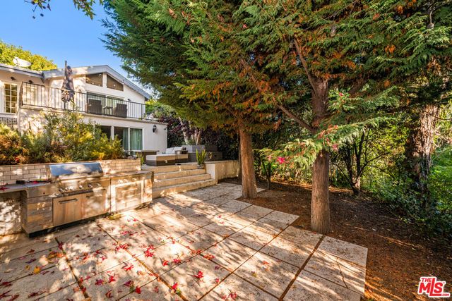 967 Wellesley Avenue, Los Angeles, CA 90049