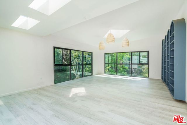 967 Wellesley Avenue, Los Angeles, CA 90049