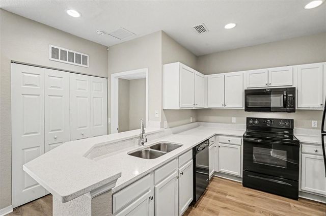 2586 GRAND CENTRAL PARKWAY 9, Orlando, FL 32839
