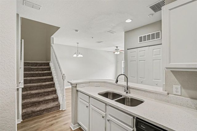2586 GRAND CENTRAL PARKWAY 9, Orlando, FL 32839
