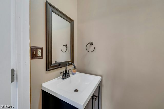 541 Page Ave, Lyndhurst Twp., NJ 07071