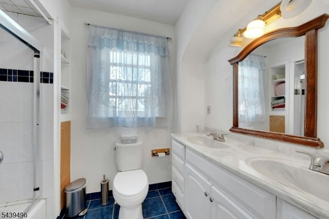 541 Page Ave, Lyndhurst Twp., NJ 07071