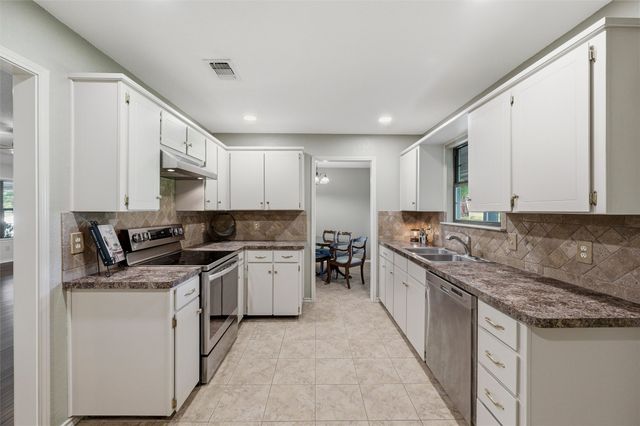 217 Paint Pony Trail N, Fort Worth, TX 76108