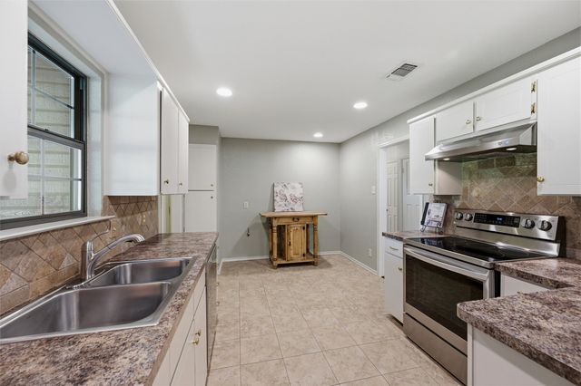 217 Paint Pony Trail N, Fort Worth, TX 76108
