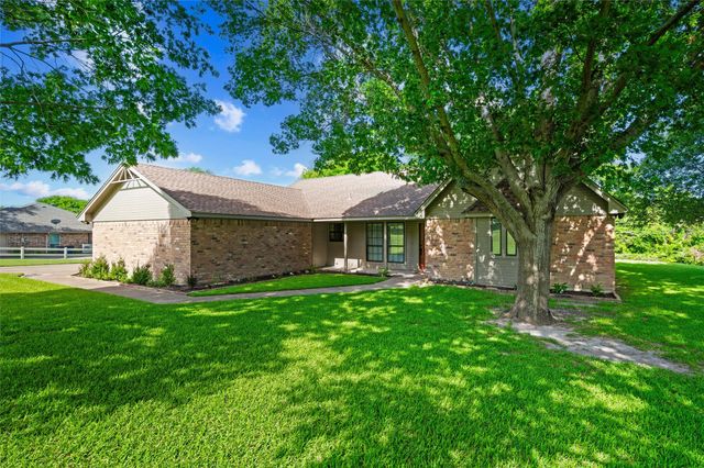 217 Paint Pony Trail N, Fort Worth, TX 76108