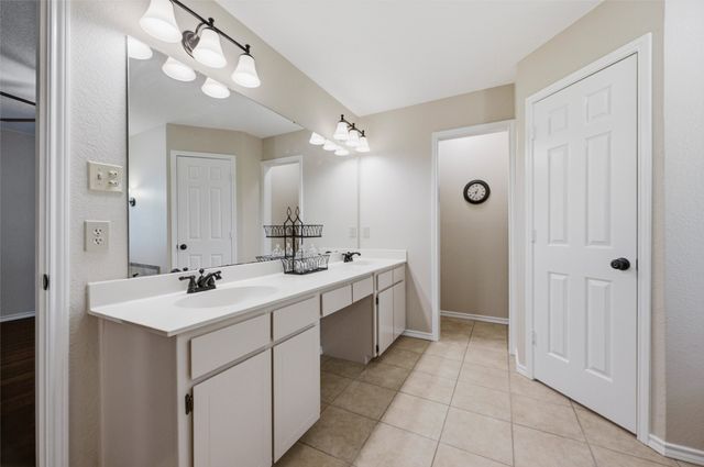 217 Paint Pony Trail N, Fort Worth, TX 76108