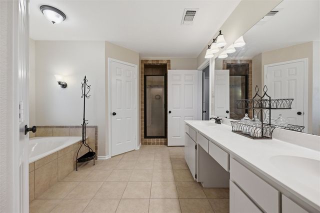 217 Paint Pony Trail N, Fort Worth, TX 76108