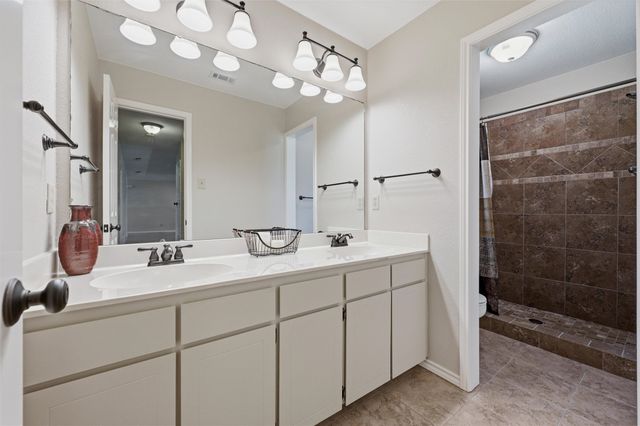 217 Paint Pony Trail N, Fort Worth, TX 76108
