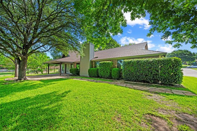 217 Paint Pony Trail N, Fort Worth, TX 76108