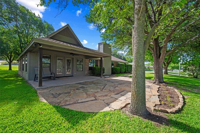 217 Paint Pony Trail N, Fort Worth, TX 76108