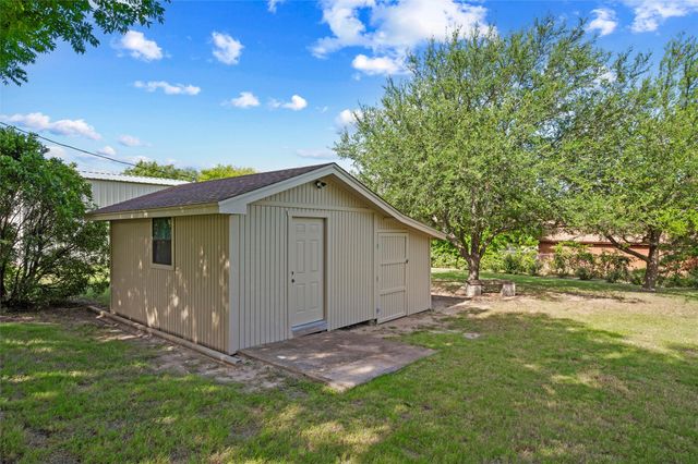 217 Paint Pony Trail N, Fort Worth, TX 76108