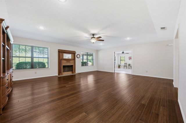 217 Paint Pony Trail N, Fort Worth, TX 76108