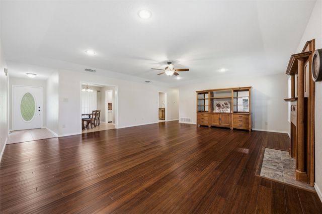 217 Paint Pony Trail N, Fort Worth, TX 76108