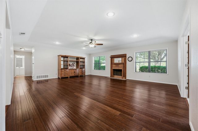 217 Paint Pony Trail N, Fort Worth, TX 76108