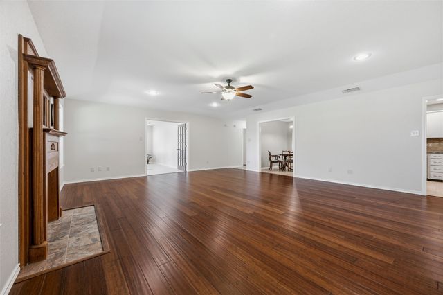 217 Paint Pony Trail N, Fort Worth, TX 76108