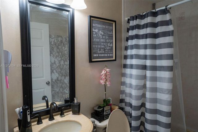 8520 NW 139th Ter, Miami Lakes, FL 33016