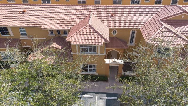 8520 NW 139th Ter, Miami Lakes, FL 33016