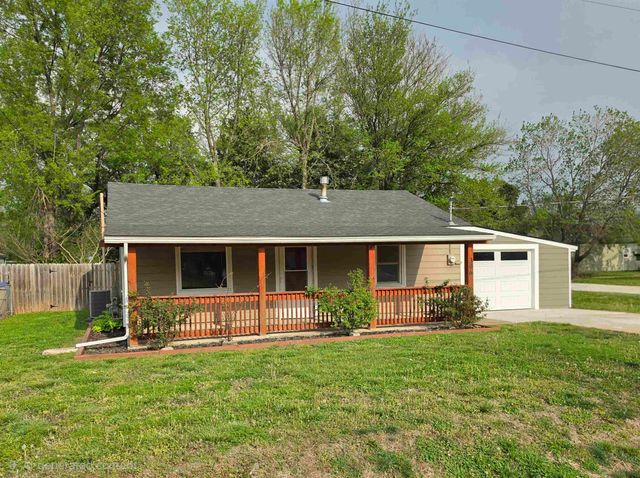 306 N Washington St, Belle Plaine, KS 67013