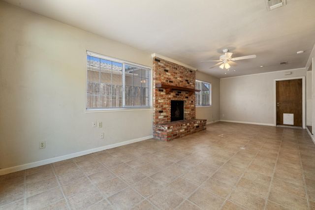 253 E Canterbury Dr, Stockton, CA 95207