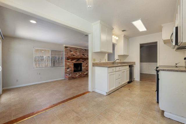253 E Canterbury Dr, Stockton, CA 95207