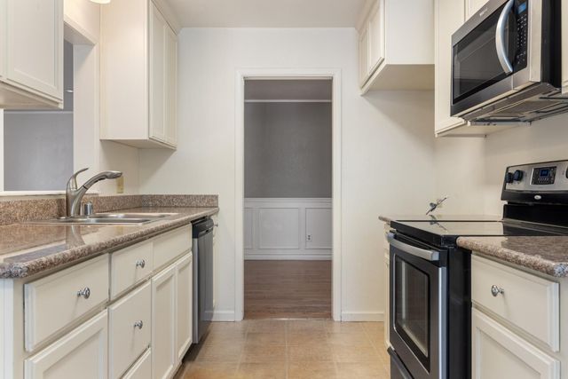 253 E Canterbury Dr, Stockton, CA 95207