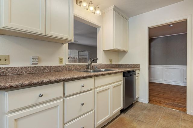 253 E Canterbury Dr, Stockton, CA 95207