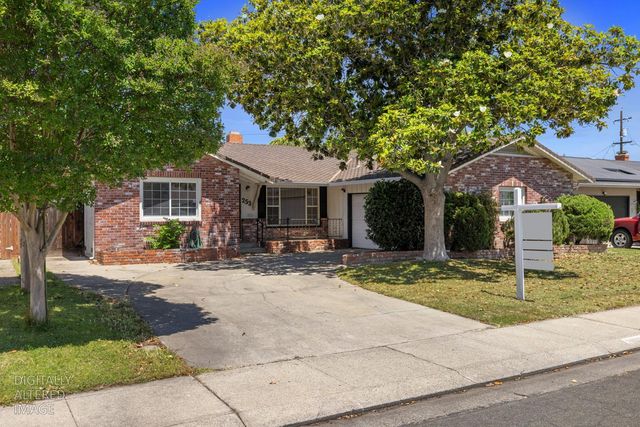 253 E Canterbury Dr, Stockton, CA 95207