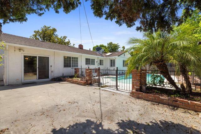 253 E Canterbury Dr, Stockton, CA 95207