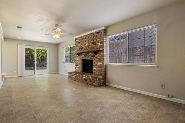 253 E Canterbury Dr, Stockton, CA 95207