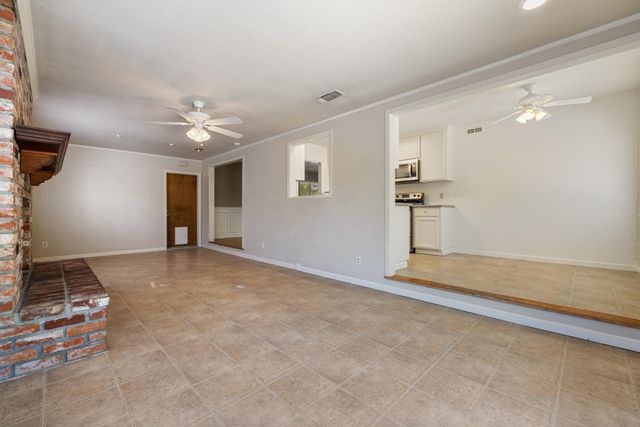 253 E Canterbury Dr, Stockton, CA 95207
