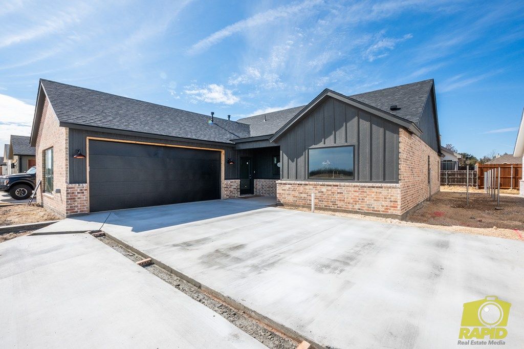 Image 3 of property listing at 5425 Riviera Lane, San Angelo, TX 76904