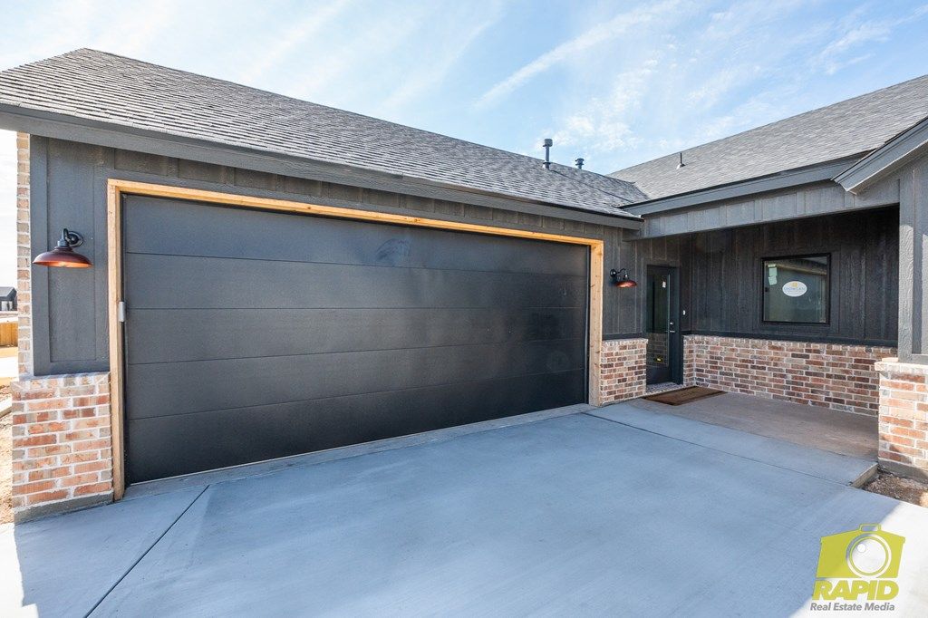 Image 4 of property listing at 5425 Riviera Lane, San Angelo, TX 76904