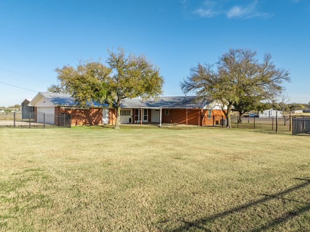 891 Hcr 2124 Loop, Whitney, TX 76692