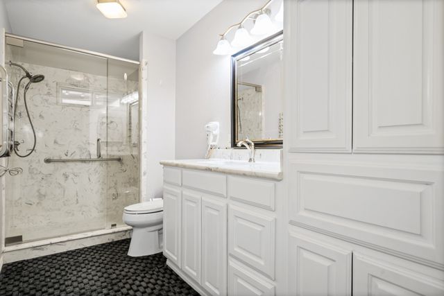 891 Hcr 2124 Loop, Whitney, TX 76692