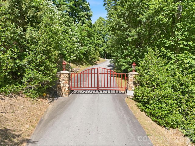 99999 Cliffledge Trail, Black Mountain, NC 28711