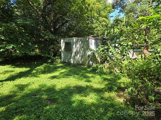 2320 N Stewart Avenue, Newton, NC 28658