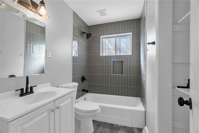 5700 NW Hutson Road, Kansas City, MO 64151