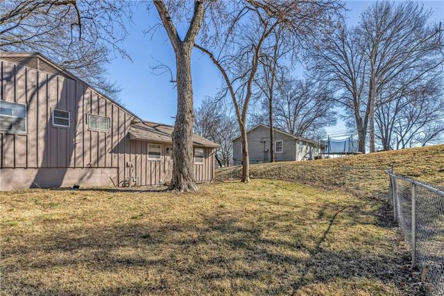 5700 NW Hutson Road, Kansas City, MO 64151