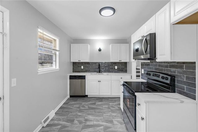 5700 NW Hutson Road, Kansas City, MO 64151