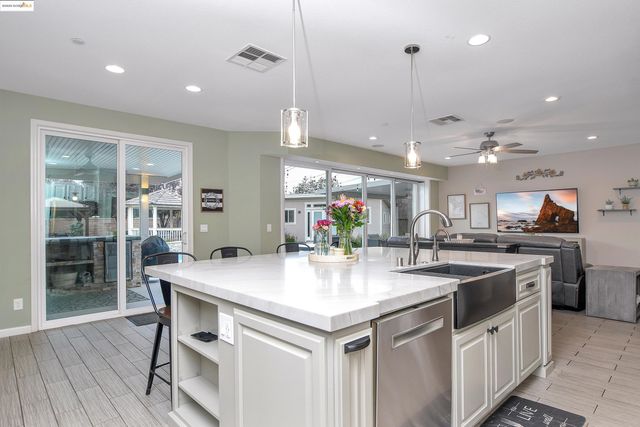 833 Marjoram Dr, Brentwood, CA 94513