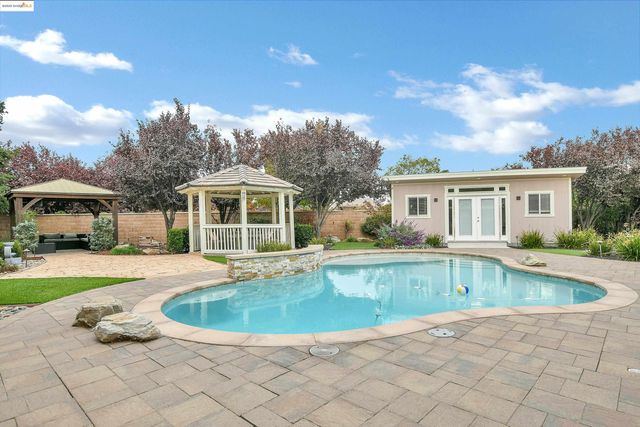 833 Marjoram Dr, Brentwood, CA 94513