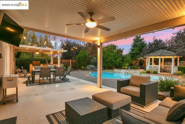 833 Marjoram Dr, Brentwood, CA 94513