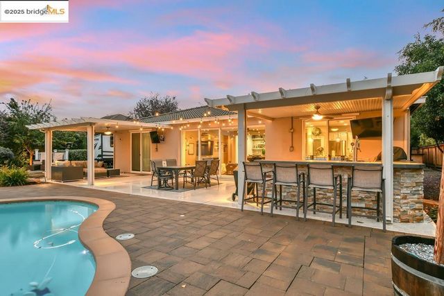 833 Marjoram Dr, Brentwood, CA 94513