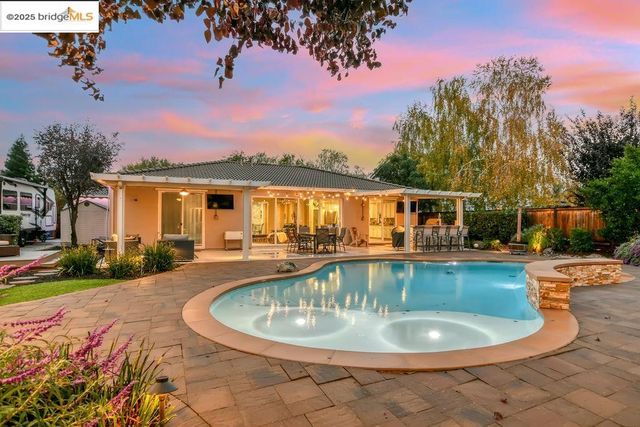 833 Marjoram Dr, Brentwood, CA 94513