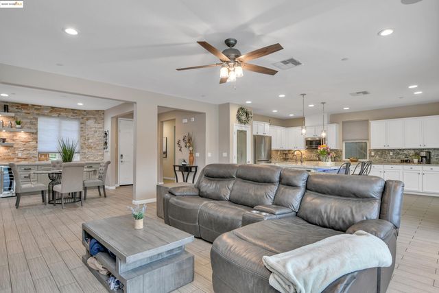 833 Marjoram Dr, Brentwood, CA 94513