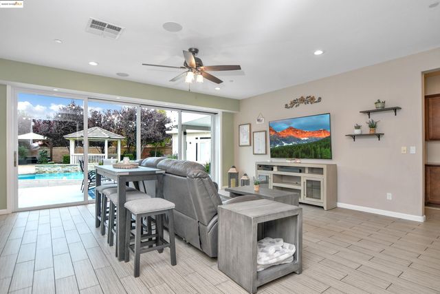 833 Marjoram Dr, Brentwood, CA 94513