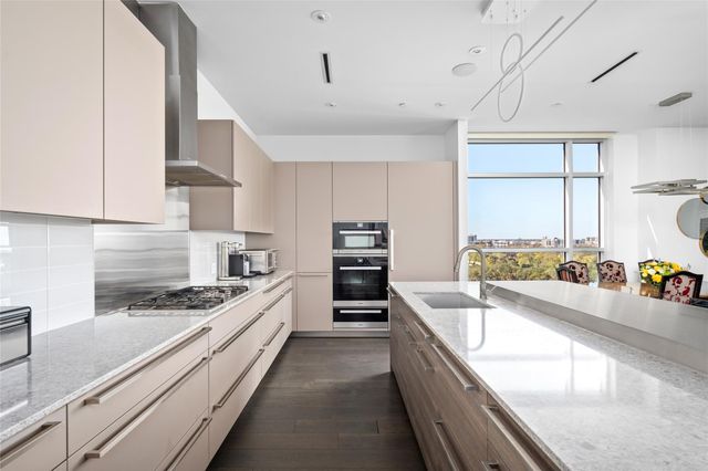 3331 D'amico Street 904, Houston, TX 77019