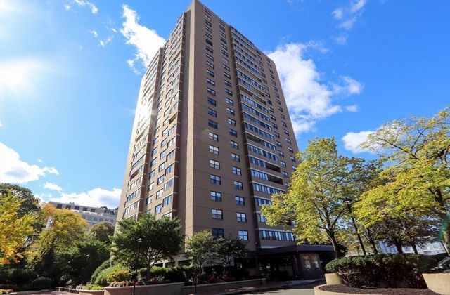 8 Whittier Pl 7J, Boston, MA 02114