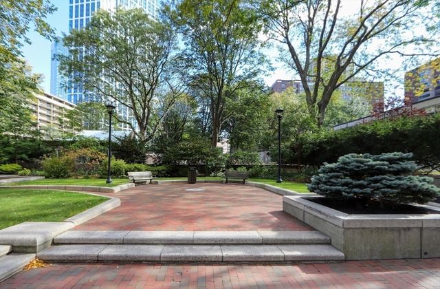 8 Whittier Pl 7J, Boston, MA 02114